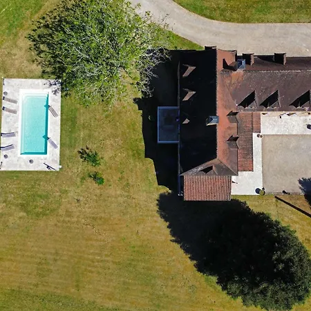 Hébergement de vacances Superbe Maison De Campagne, Piscine Et Climatisation - Fr-1-824-30